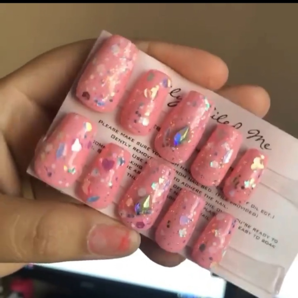 Press on nails
